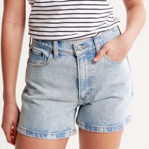 Abercrombie & Fitch Women's The Mom Short High Rise 28/6 Light Wash Stretch EUC